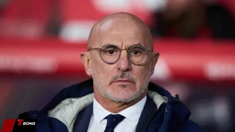 HLV Luis de la Fuente đang toan tính chiến thuật cho World Cup 2026